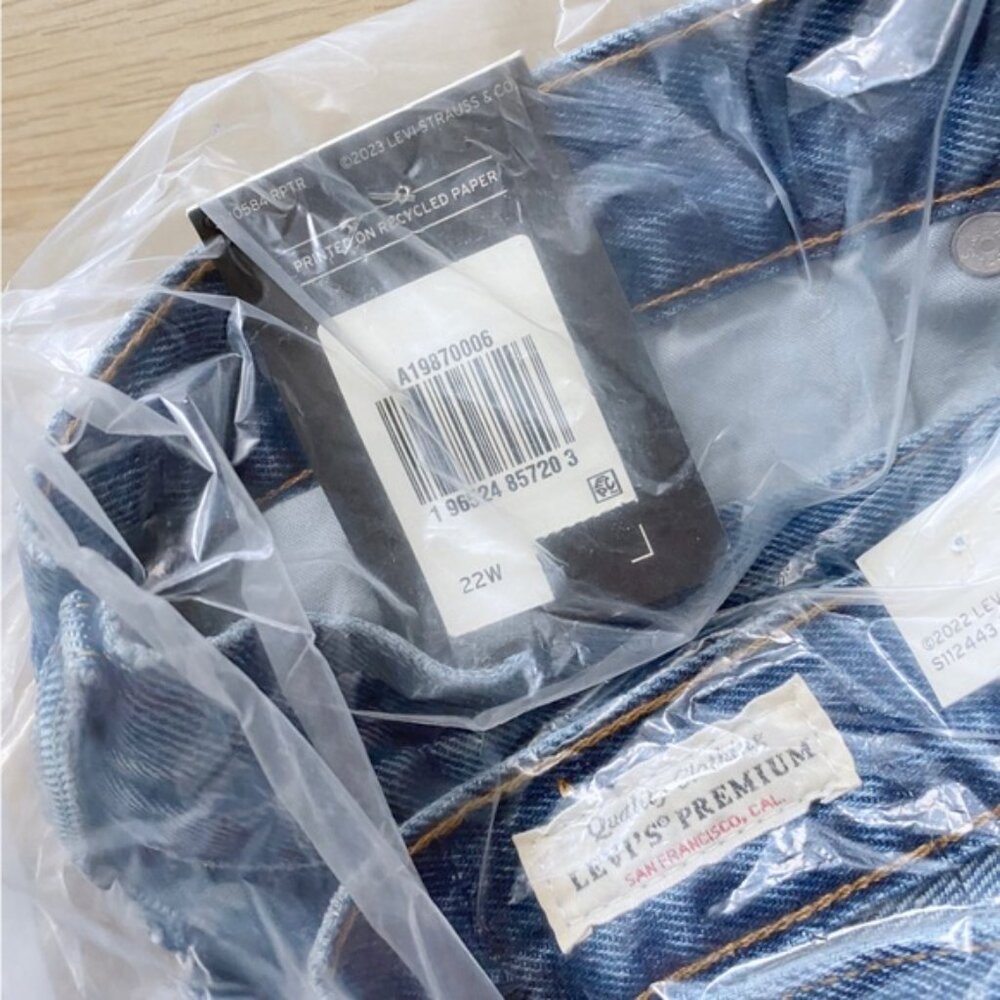 Urban Outfitters x Levi’s | 501 90s Vintage Denim Light Jean Shorts New Plus 22W - Picture 9 of 10